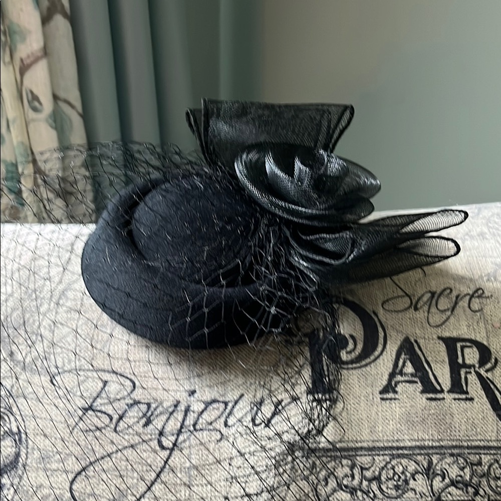 Elegant Black Fascinator Hat